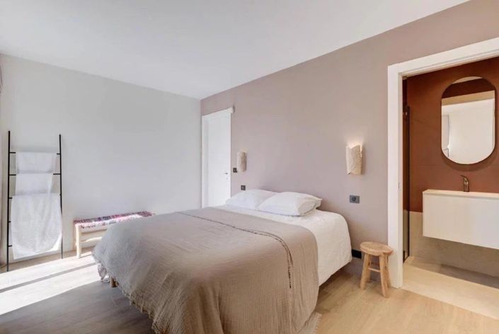 Image No.10-7 Bed House for sale