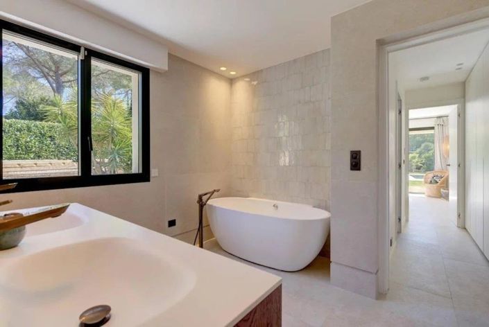 Image No.16-7 Bed House for sale