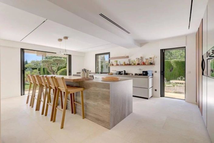 Image No.6-7 Bed House for sale