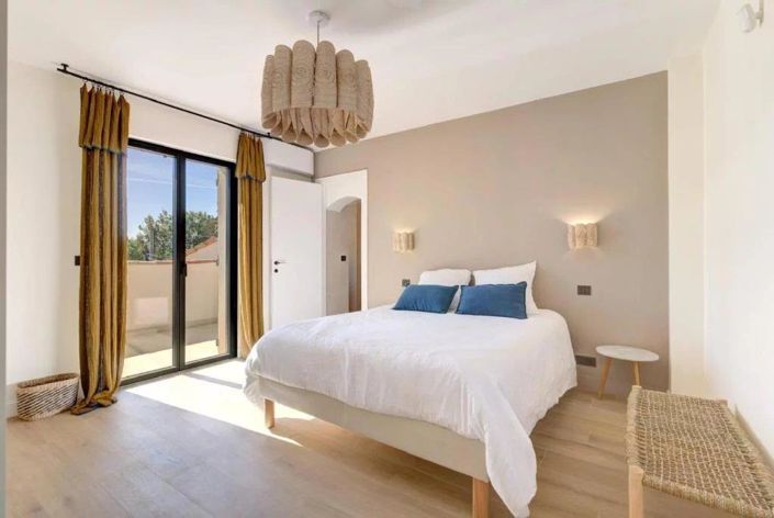 Image No.9-7 Bed House for sale