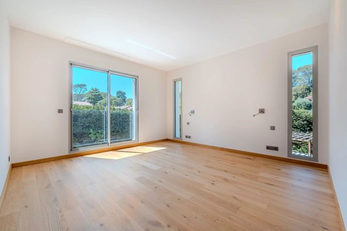 Image No.18-4 Bed House for sale