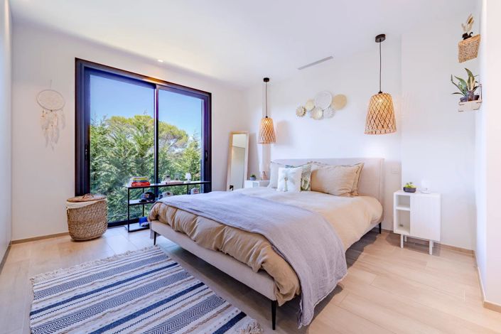 Image No.20-4 Bed House for sale