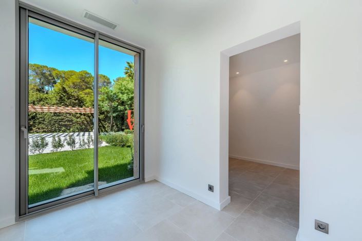 Image No.24-4 Bed House for sale