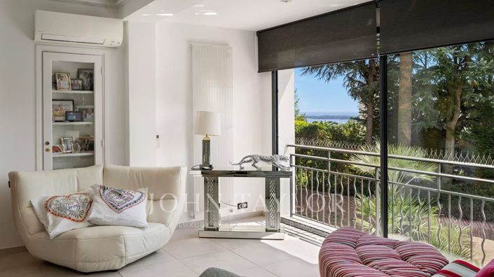 Image No.10-5 Bed House for sale