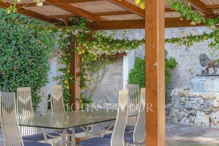 Image No.5-5 Bed House for sale