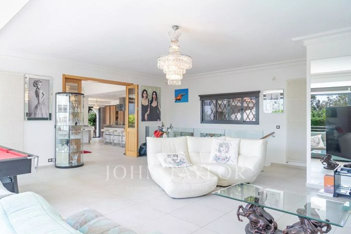 Image No.9-5 Bed House for sale