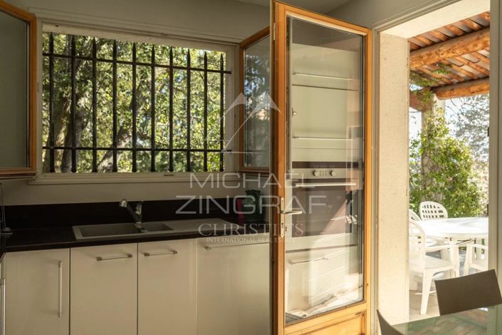 Image No.6-4 Bed House for sale