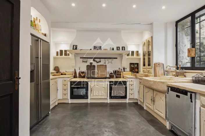 Image No.7-7 Bed House for sale