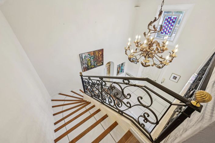 Image No.16-6 Bed House for sale