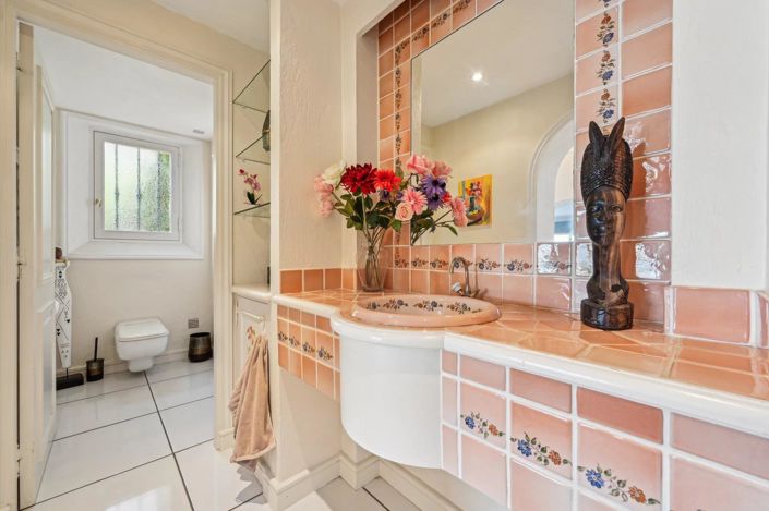 Image No.17-6 Bed House for sale