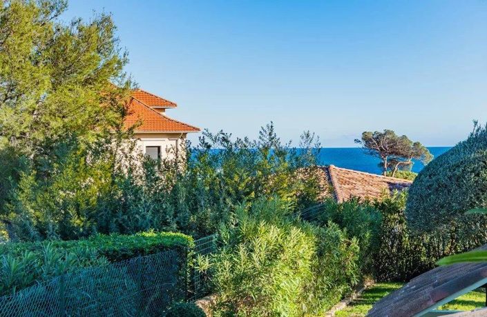 Image No.8-4 Bed House for sale