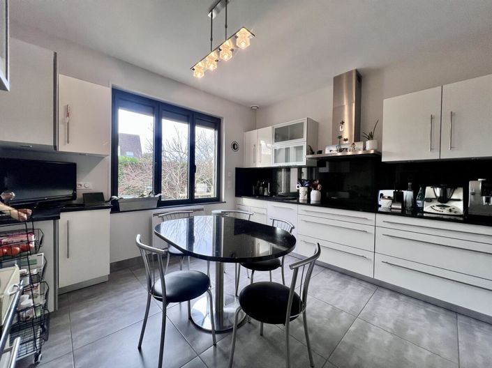 Image No.5-4 Bed House for sale