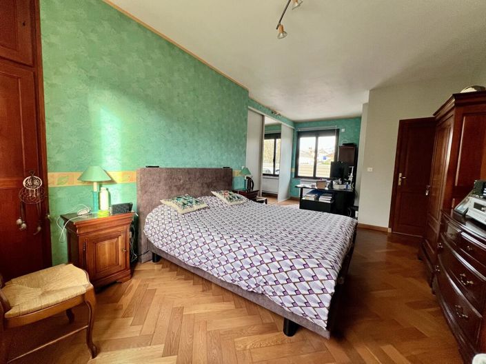 Image No.8-4 Bed House for sale