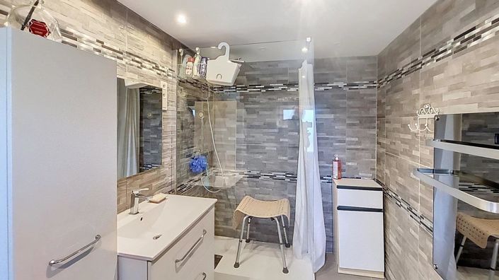 Image No.18-4 Bed House for sale