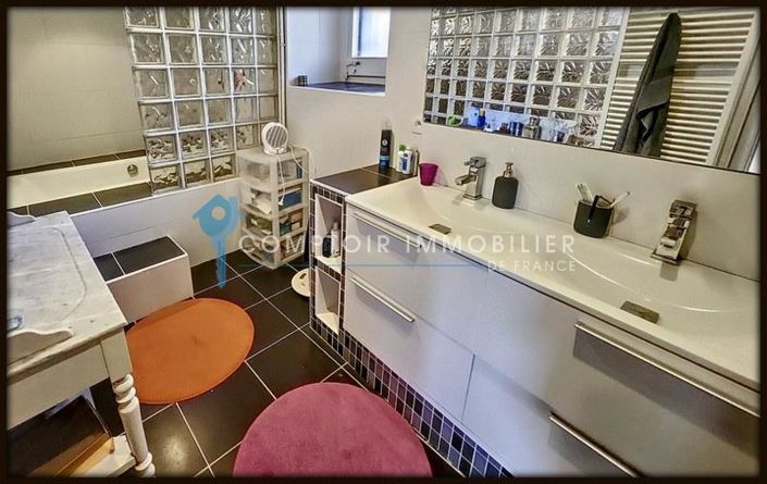 Image No.10-8 Bed House for sale