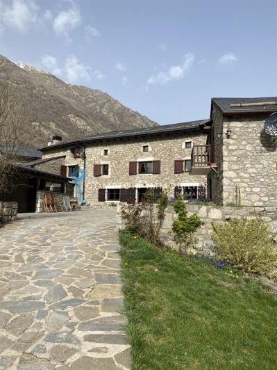 Image No.2-8 Bed House for sale