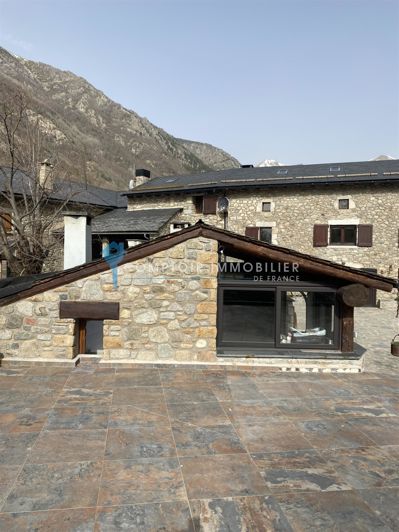 Image No.3-8 Bed House for sale