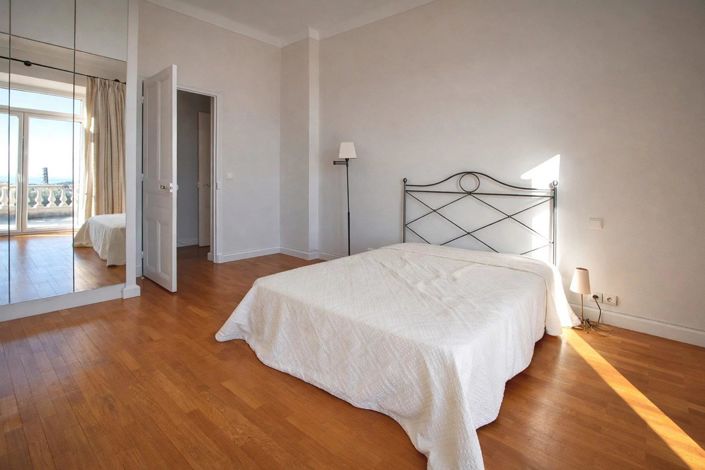 Image No.14-6 Bed House for sale