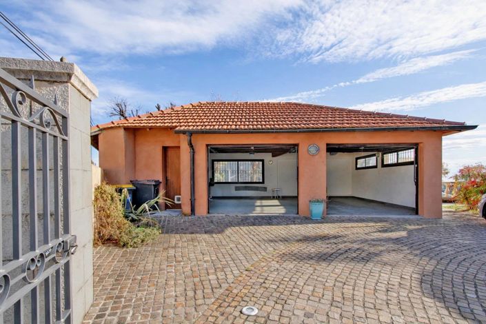 Image No.6-6 Bed House for sale