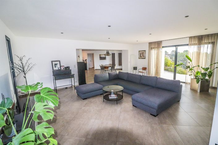 Image No.11-3 Bed House for sale