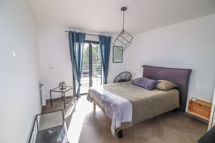 Image No.14-3 Bed House for sale