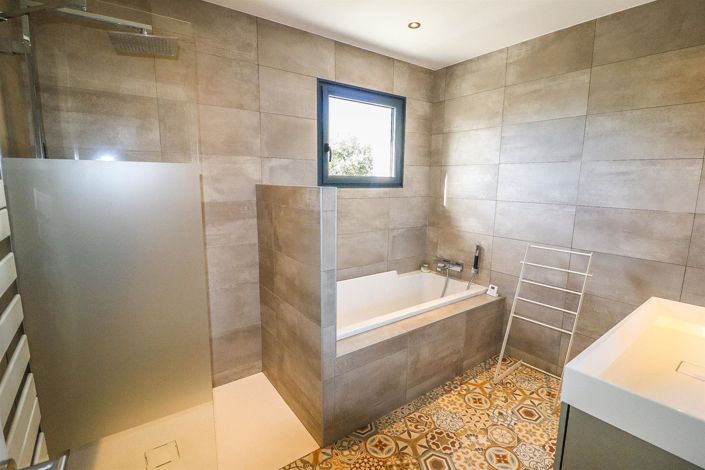 Image No.15-3 Bed House for sale