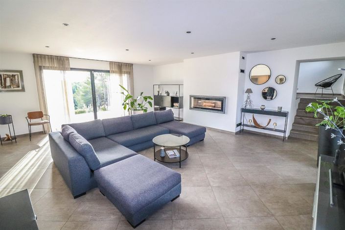 Image No.21-3 Bed House for sale