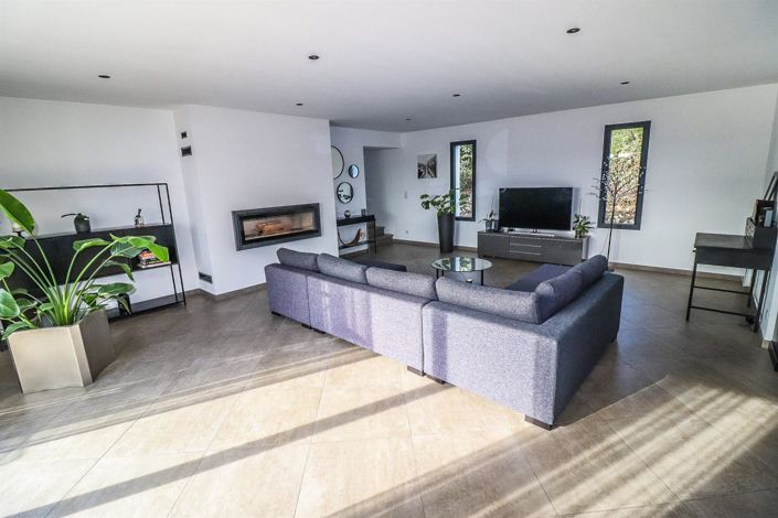 Image No.25-3 Bed House for sale