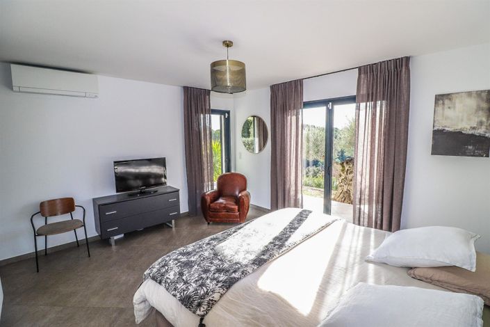 Image No.26-3 Bed House for sale