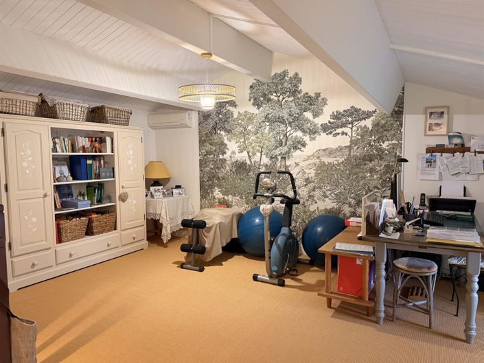 Image No.12-2 Bed House for sale