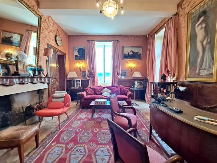 Image No.10-10 Bed Property for sale