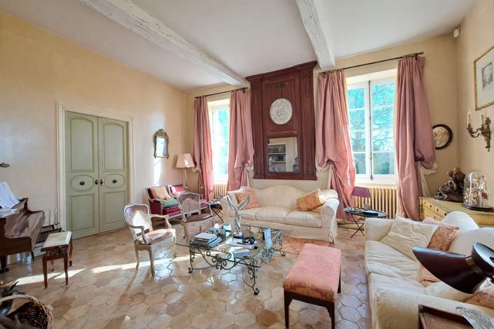 Image No.10-10 Bed Property for sale