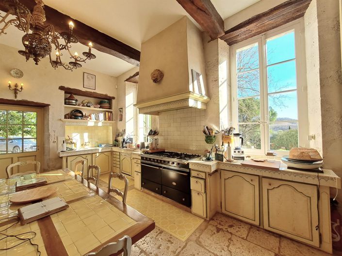 Image No.14-10 Bed Property for sale