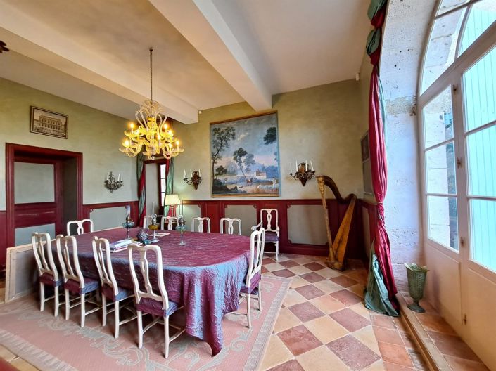 Image No.16-10 Bed Property for sale