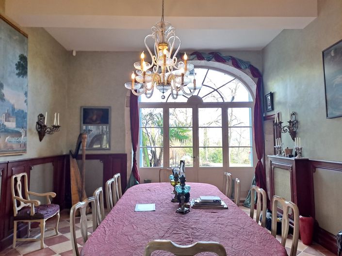 Image No.16-10 Bed Property for sale
