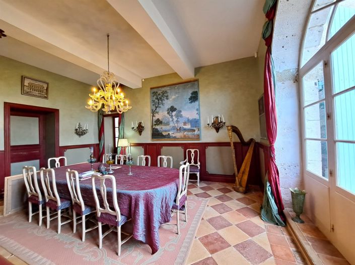 Image No.17-10 Bed Property for sale