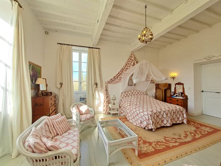 Image No.21-10 Bed Property for sale