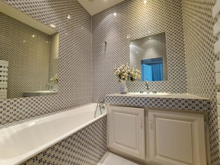 Image No.23-10 Bed Property for sale