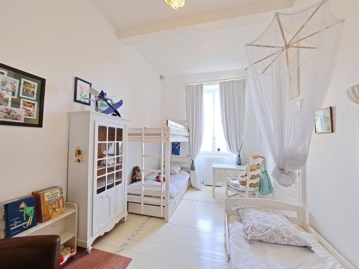 Image No.23-10 Bed Property for sale