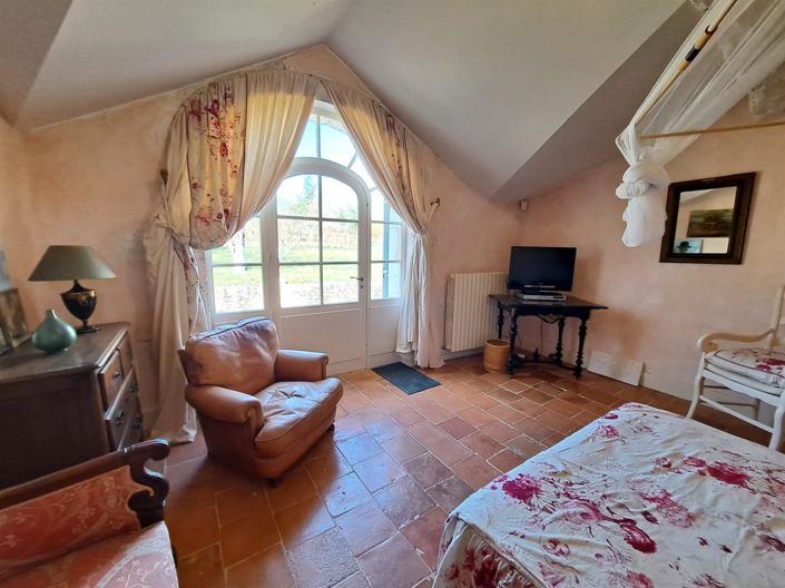 Image No.26-10 Bed Property for sale