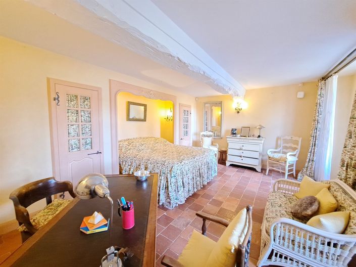 Image No.28-10 Bed Property for sale