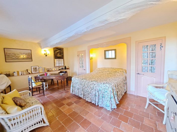 Image No.29-10 Bed Property for sale