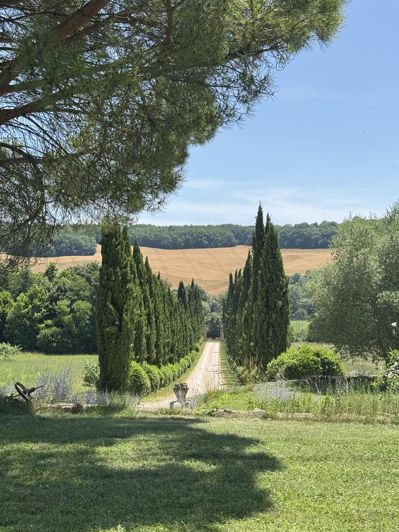 Image No.4-10 Bed Property for sale