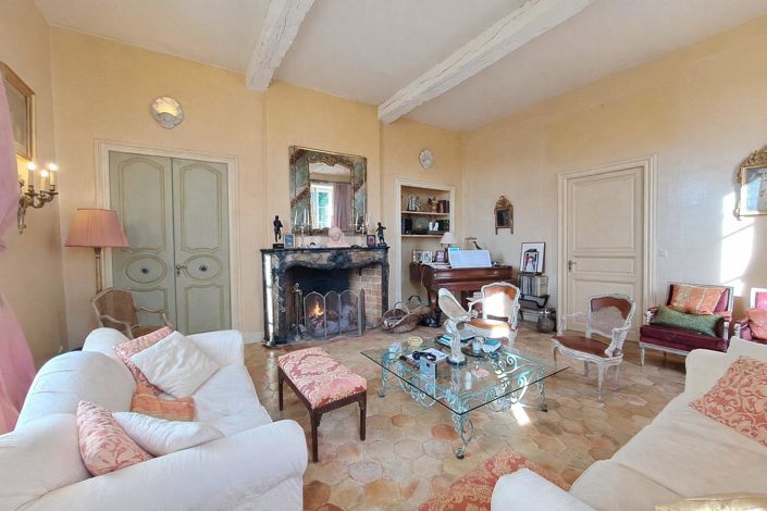 Image No.8-10 Bed Property for sale