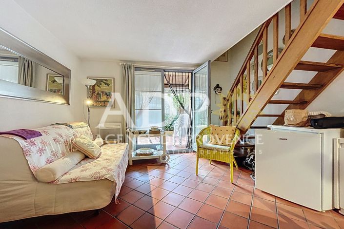 Image No.5-2 Bed House for sale