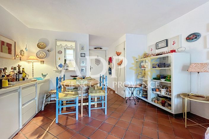 Image No.6-2 Bed House for sale