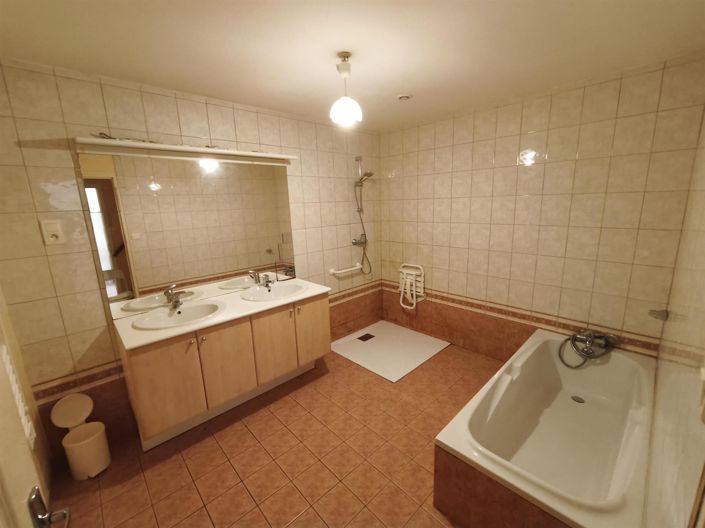 Image No.16-4 Bed House for sale