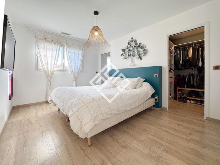 Image No.6-3 Bed House for sale