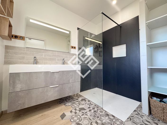 Image No.7-3 Bed House for sale