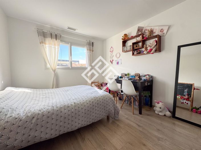 Image No.8-3 Bed House for sale